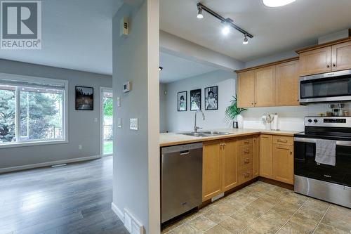 914 Craig Road Unit# 102, Kelowna, BC - Indoor Photo Showing Kitchen With Double Sink