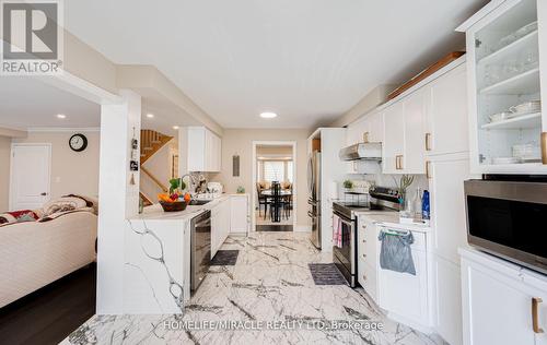 28 Murkar Crescent, Whitby, ON - Indoor Photo Showing Kitchen