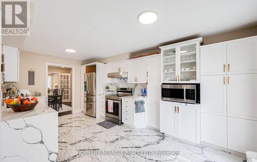 28 Murkar Crescent, Whitby, ON - Indoor Photo Showing Kitchen