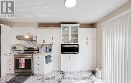 28 Murkar Crescent, Whitby, ON - Indoor Photo Showing Kitchen