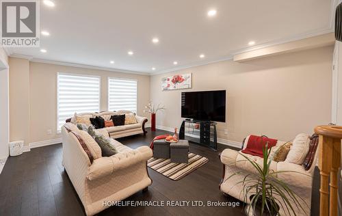 28 Murkar Crescent, Whitby, ON - Indoor Photo Showing Living Room