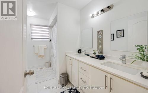 28 Murkar Crescent, Whitby, ON - Indoor Photo Showing Bathroom