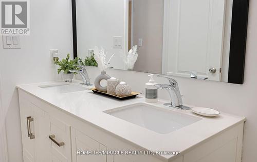 28 Murkar Crescent, Whitby, ON - Indoor Photo Showing Bathroom