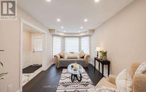 28 Murkar Crescent, Whitby, ON - Indoor Photo Showing Living Room