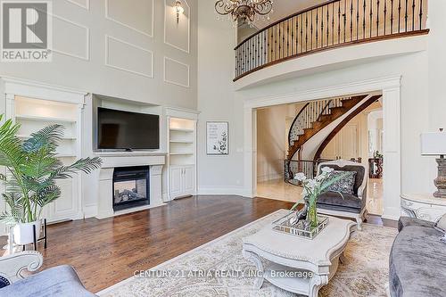 33 Winterport Court, Richmond Hill, ON - Indoor Photo Showing Living Room With Fireplace