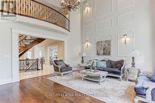 33 Winterport Court, Richmond Hill, ON - Indoor Photo Showing Living Room