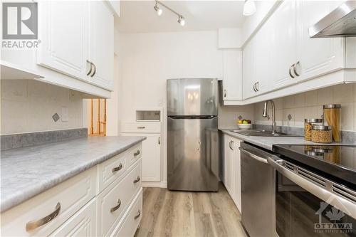 402 Montfort Street Unit#4, Ottawa, ON - Indoor Photo Showing Kitchen