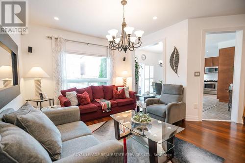 5431 Sundial Road, Burlington, ON - Indoor Photo Showing Living Room