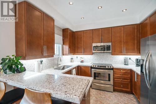 5431 Sundial Road, Burlington, ON - Indoor Photo Showing Kitchen With Upgraded Kitchen