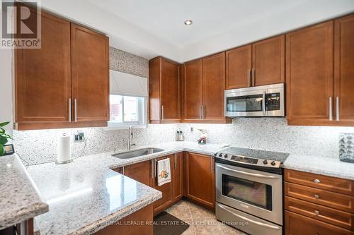 5431 Sundial Road, Burlington, ON - Indoor Photo Showing Kitchen With Upgraded Kitchen