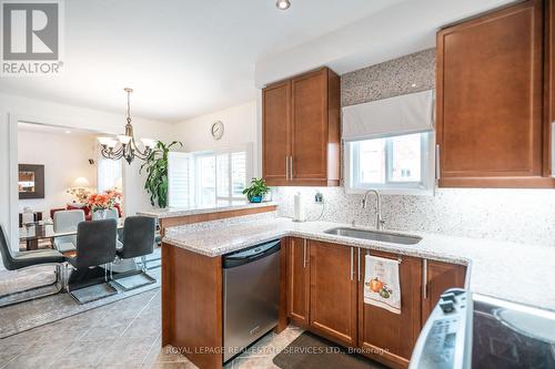 5431 Sundial Road, Burlington, ON - Indoor Photo Showing Kitchen