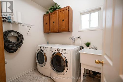 5431 Sundial Road, Burlington, ON - Indoor Photo Showing Laundry Room