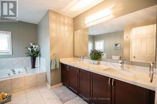 5431 Sundial Road, Burlington, ON - Indoor Photo Showing Bathroom