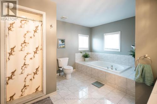 5431 Sundial Road, Burlington, ON - Indoor Photo Showing Bathroom