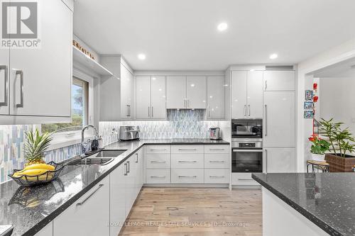 2816 Constable Road, Mississauga, ON - Indoor Photo Showing Kitchen With Double Sink With Upgraded Kitchen