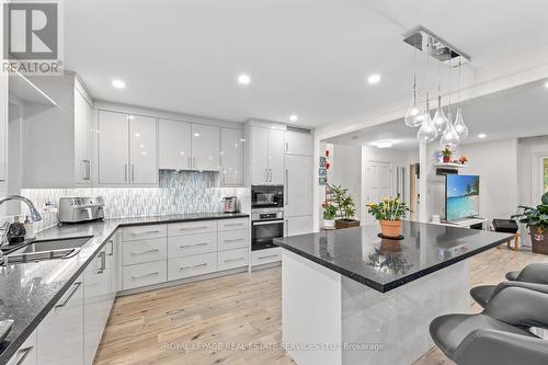 2816 Constable Road, Mississauga, ON - Indoor Photo Showing Kitchen With Upgraded Kitchen