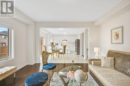 15 Douglas Kemp Crescent, Clarington, ON - Indoor Photo Showing Living Room