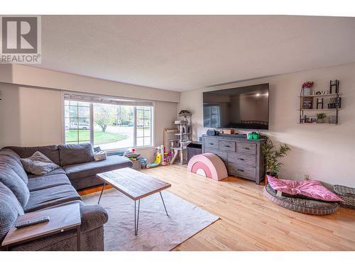 2822 Sycamore Crescent, Prince George, BC - Indoor Photo Showing Living Room