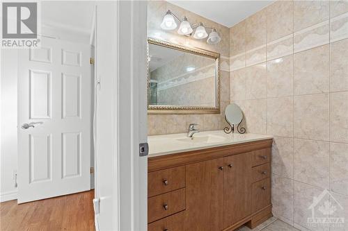 58 Knollsbrook Drive, Ottawa, ON - Indoor Photo Showing Bathroom