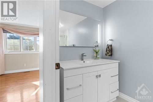 58 Knollsbrook Drive, Ottawa, ON - Indoor Photo Showing Bathroom