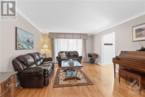 58 Knollsbrook Drive, Ottawa, ON - Indoor Photo Showing Living Room