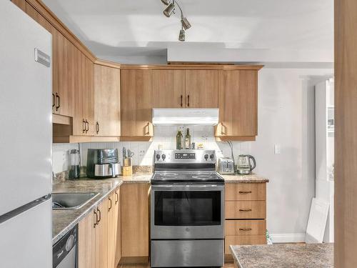 Kitchen - 02-2350 Av. Desaulniers, Saint-Hyacinthe, QC - Indoor Photo Showing Kitchen