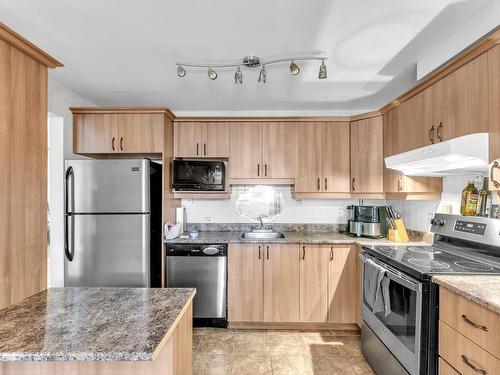 Kitchen - 02-2350 Av. Desaulniers, Saint-Hyacinthe, QC - Indoor Photo Showing Kitchen