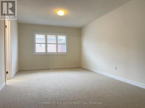 32 Falconridge Terrace, East Gwillimbury, ON - Indoor Photo Showing Other Room