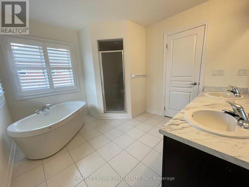 32 Falconridge Terrace, East Gwillimbury, ON - Indoor Photo Showing Bathroom