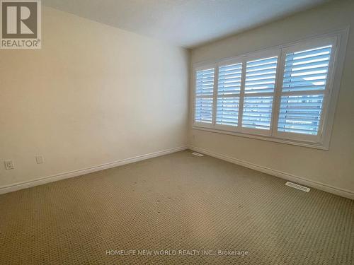 32 Falconridge Terrace, East Gwillimbury, ON - Indoor Photo Showing Other Room