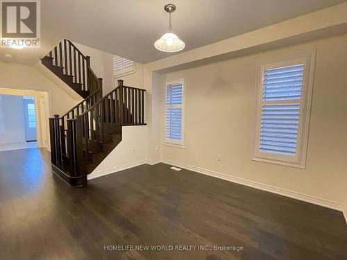 32 Falconridge Terrace, East Gwillimbury, ON - Indoor Photo Showing Other Room