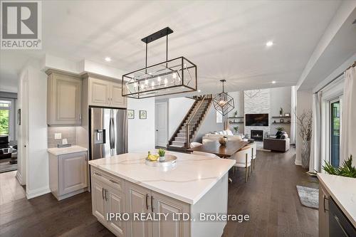 138 Creekwood Court E, Blue Mountains, ON - Indoor Photo Showing Kitchen With Stainless Steel Kitchen With Upgraded Kitchen