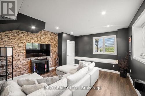 138 Creekwood Court E, Blue Mountains, ON - Indoor Photo Showing Living Room With Fireplace