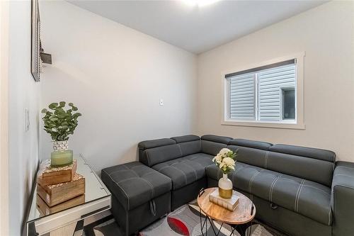 134 Orion Crescent, Winnipeg, MB - Indoor Photo Showing Living Room