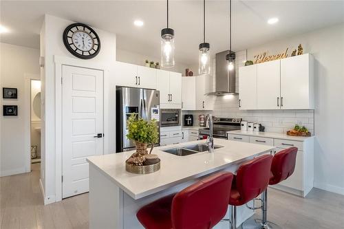 134 Orion Crescent, Winnipeg, MB - Indoor Photo Showing Kitchen With Double Sink With Upgraded Kitchen