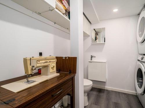 Salle d'eau - 1067 Rue Vauquelin, Neuville, QC - Indoor Photo Showing Laundry Room