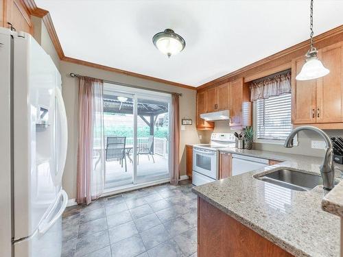 Kitchen - 750 Rue Des Morillons, Contrecoeur, QC - Indoor Photo Showing Kitchen With Double Sink