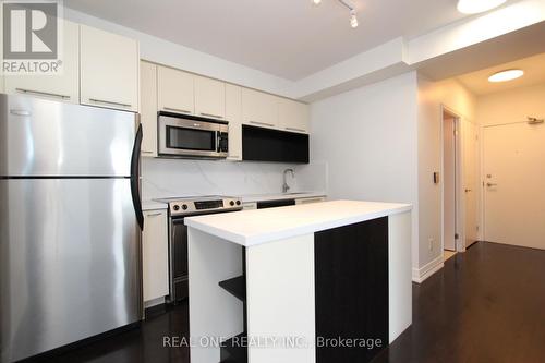 2505 - 21 Carlton Street, Toronto, ON - Indoor Photo Showing Kitchen