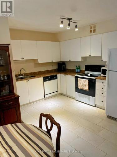 403 - 15 Hofstetter Avenue, Kitchener, ON - Indoor Photo Showing Kitchen