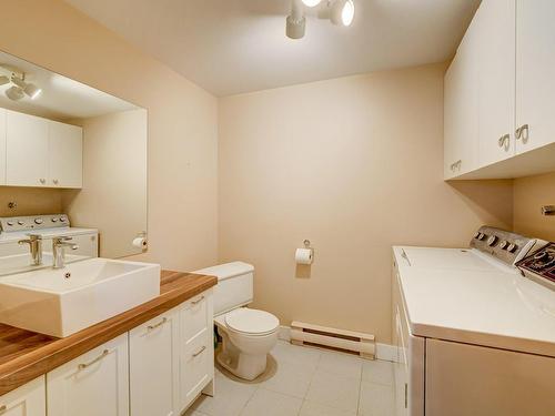 Bathroom - 933 Rue St-Denis, Mercier, QC - Indoor Photo Showing Laundry Room