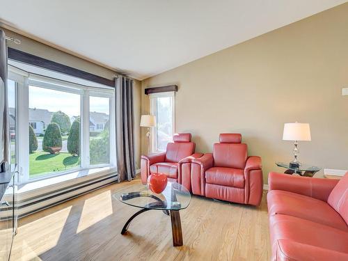 Living room - 933 Rue St-Denis, Mercier, QC - Indoor Photo Showing Living Room