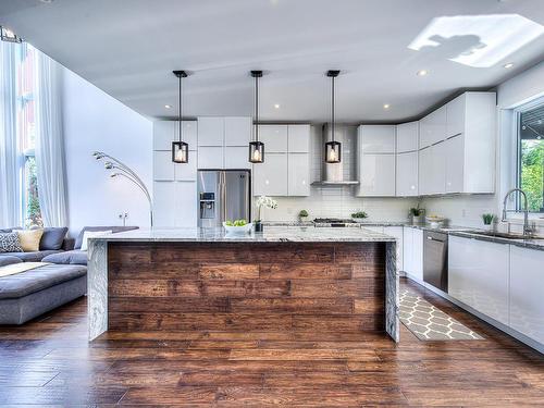 Kitchen - 1324 Rue Islemere, Laval (Sainte-Dorothée), QC - Indoor Photo Showing Kitchen With Upgraded Kitchen