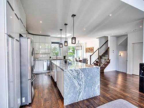 Cuisine - 1324 Rue Islemere, Laval (Sainte-Dorothée), QC - Indoor Photo Showing Kitchen With Upgraded Kitchen