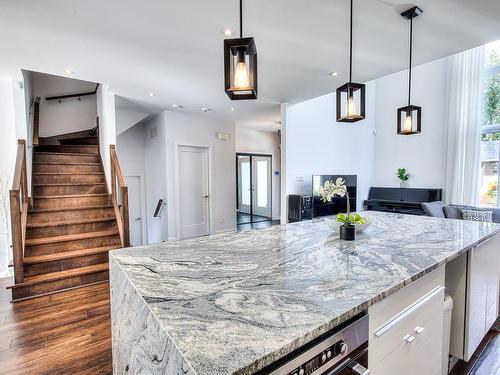 Cuisine - 1324 Rue Islemere, Laval (Sainte-Dorothée), QC - Indoor Photo Showing Kitchen With Upgraded Kitchen