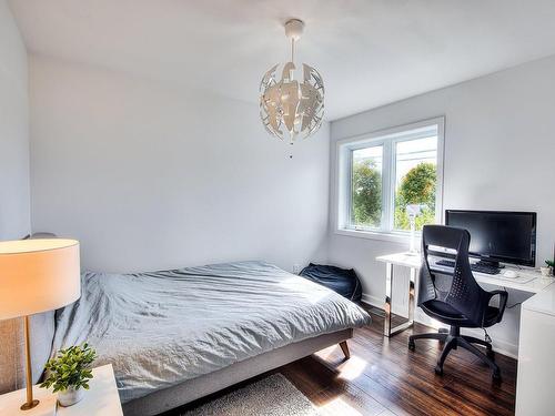 Chambre Ã Â coucher - 1324 Rue Islemere, Laval (Sainte-Dorothée), QC - Indoor Photo Showing Bedroom