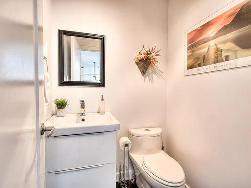 Powder room - 1324 Rue Islemere, Laval (Sainte-Dorothée), QC - Indoor Photo Showing Bathroom