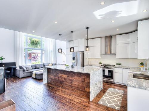 Vue d'ensemble - 1324 Rue Islemere, Laval (Sainte-Dorothée), QC - Indoor Photo Showing Kitchen With Upgraded Kitchen