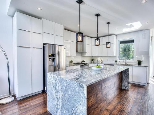 Cuisine - 1324 Rue Islemere, Laval (Sainte-Dorothée), QC - Indoor Photo Showing Kitchen With Upgraded Kitchen