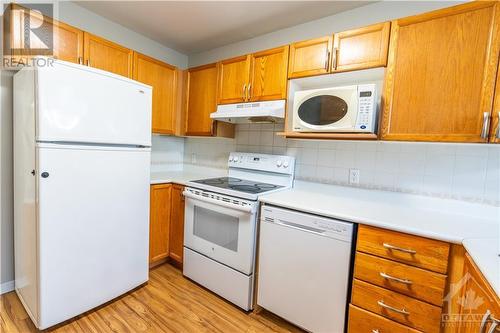 13 Banchory Crescent, Ottawa, ON - Indoor Photo Showing Kitchen