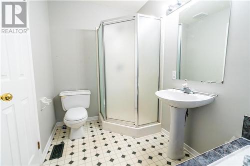 13 Banchory Crescent, Ottawa, ON - Indoor Photo Showing Bathroom